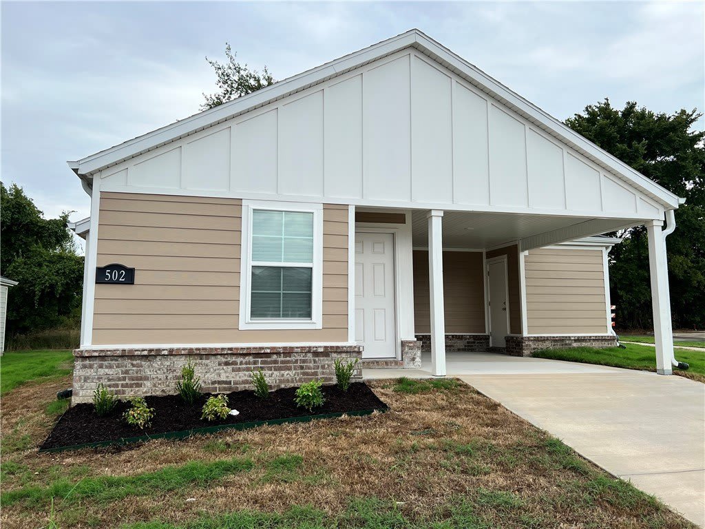 502 Cresswell Drive – photo 1