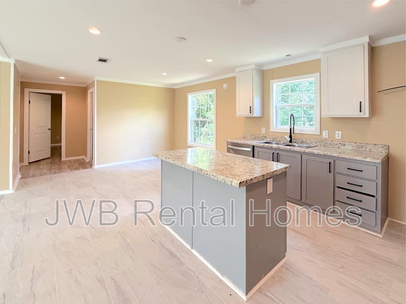 8146 Texas St – photo 2