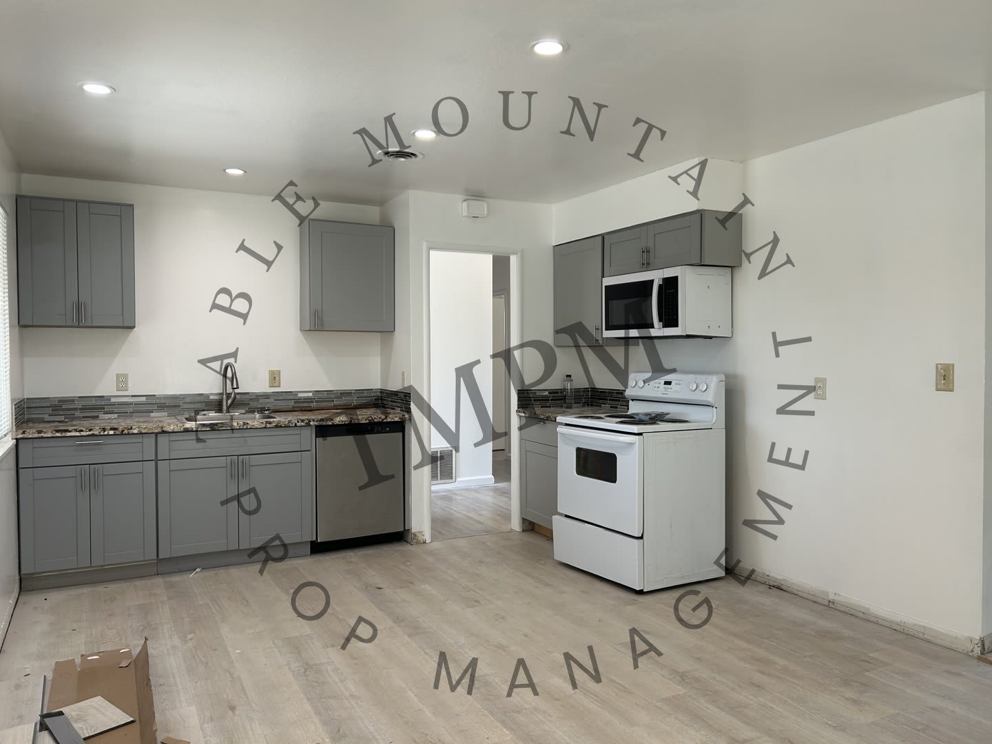 2262 Las Plumas Ave. – photo 4