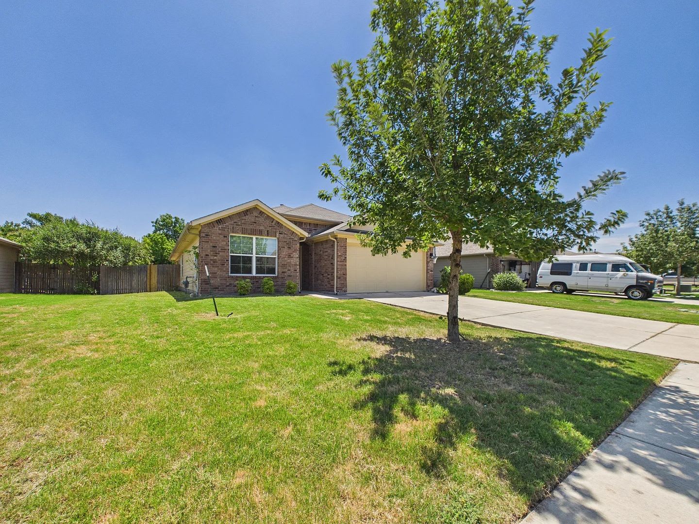 Spacious One Level Home In Glenwood – photo 1