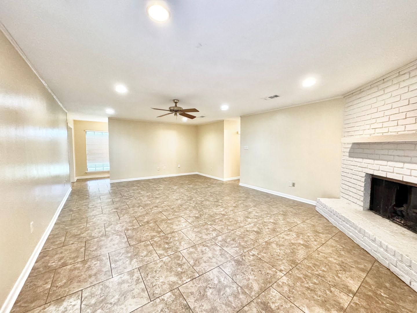 Beautiful 3 Bedroom Home in North Sherwood Estates – photo 3
