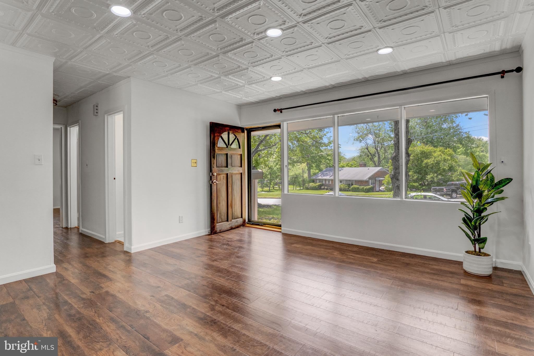 6323 HOWE Place – photo 2