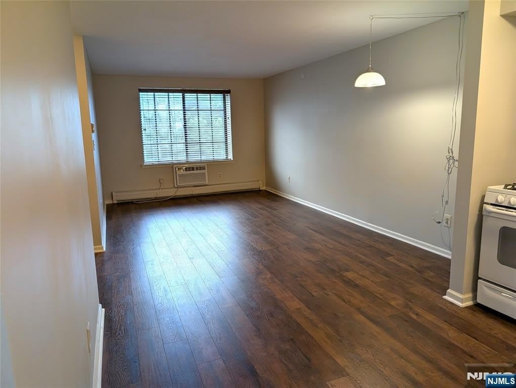 2021 Hawthorne Lane – photo 3