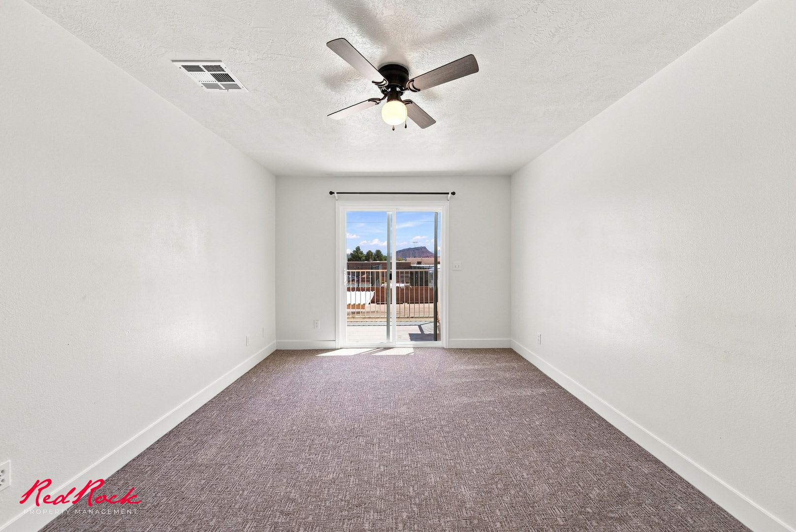 Newly Remodeled 3 Bedroom 2 Bathroom Apartment – photo 4