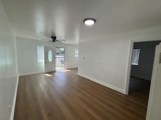 121 West Century Boulevard – photo 3