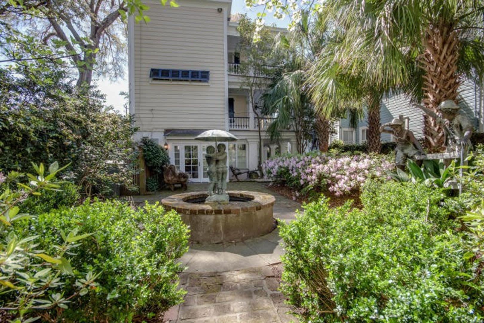 Beautiful 2 BR/1 BA Furnished Apartment Available in Downtown Charleston! – photo 3