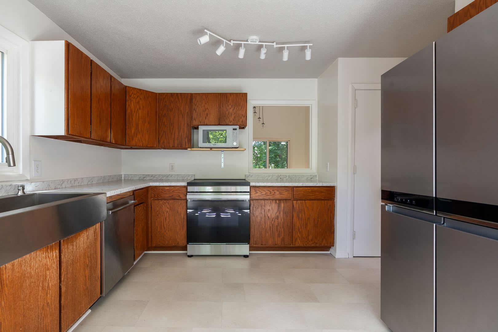 Vaulted Ceilings, Skylights & Wood-Burning Fireplace in Pittsboro – photo 4