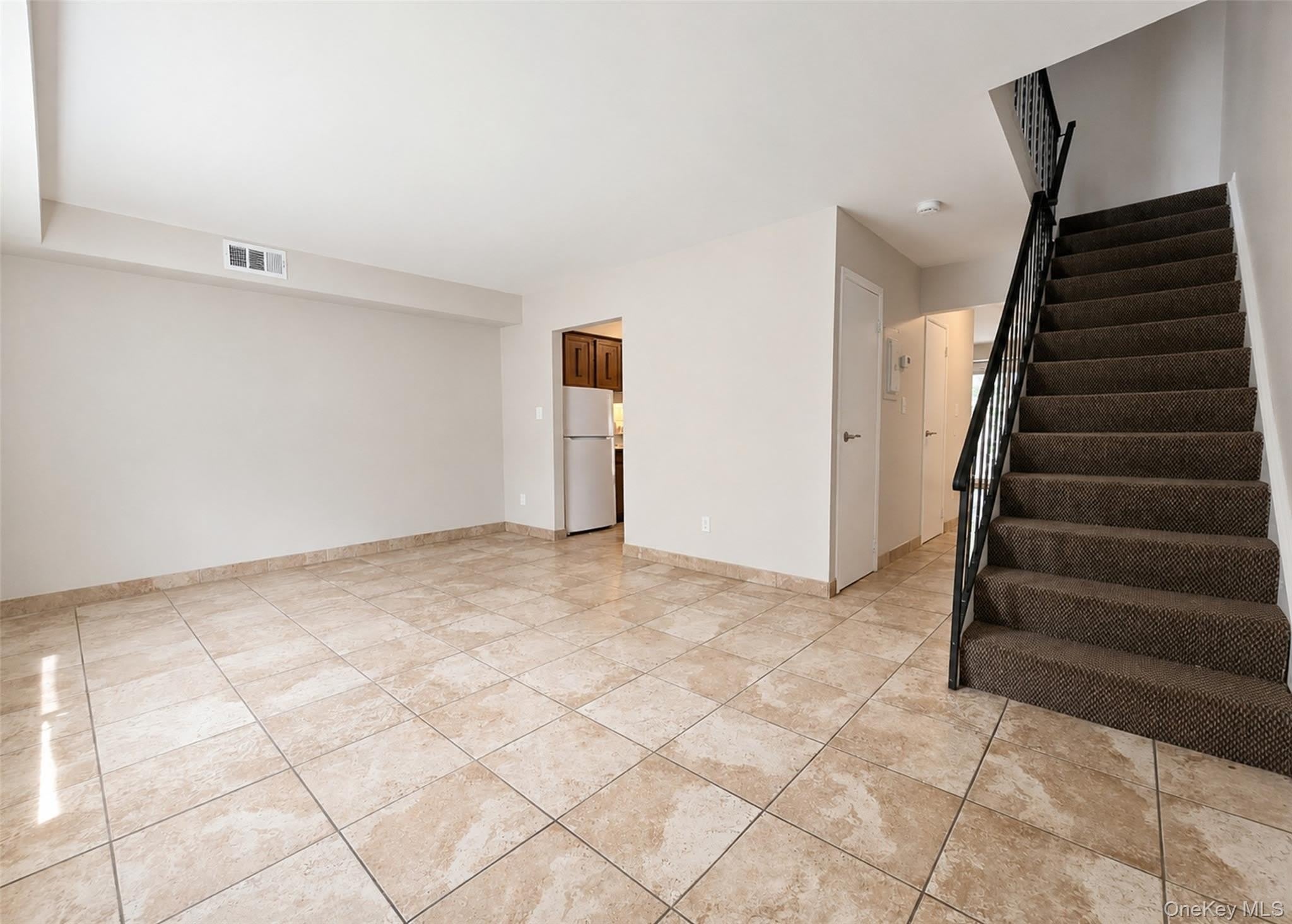 136 Hill Crescent – photo 2