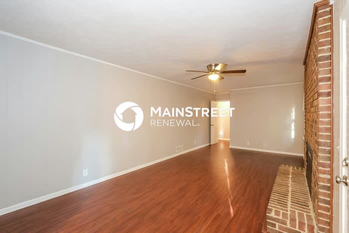1369 White Oak Street Southeast – photo 4