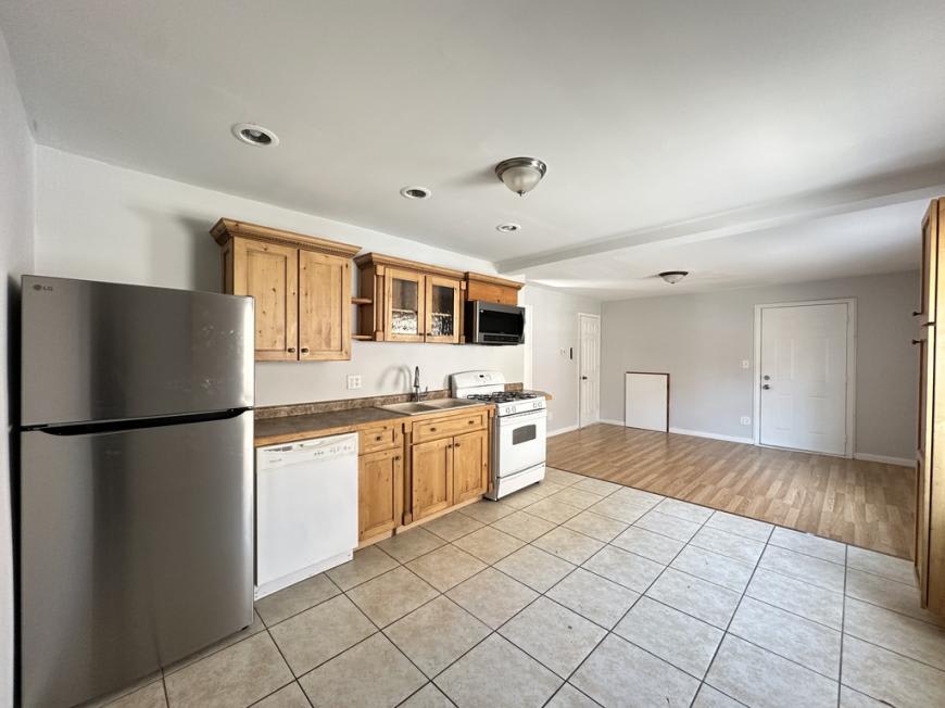 2456 Clybourn – photo 4