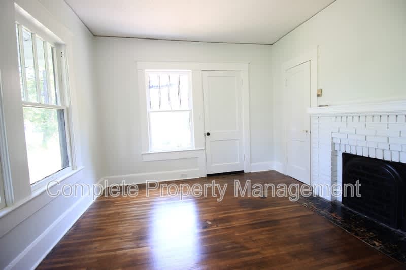 1629 Woodland Avenue Southwest – photo 3