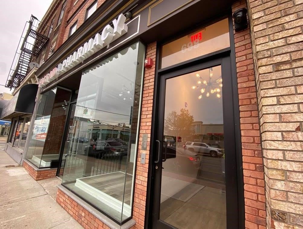 698 BROADWAY – photo 3