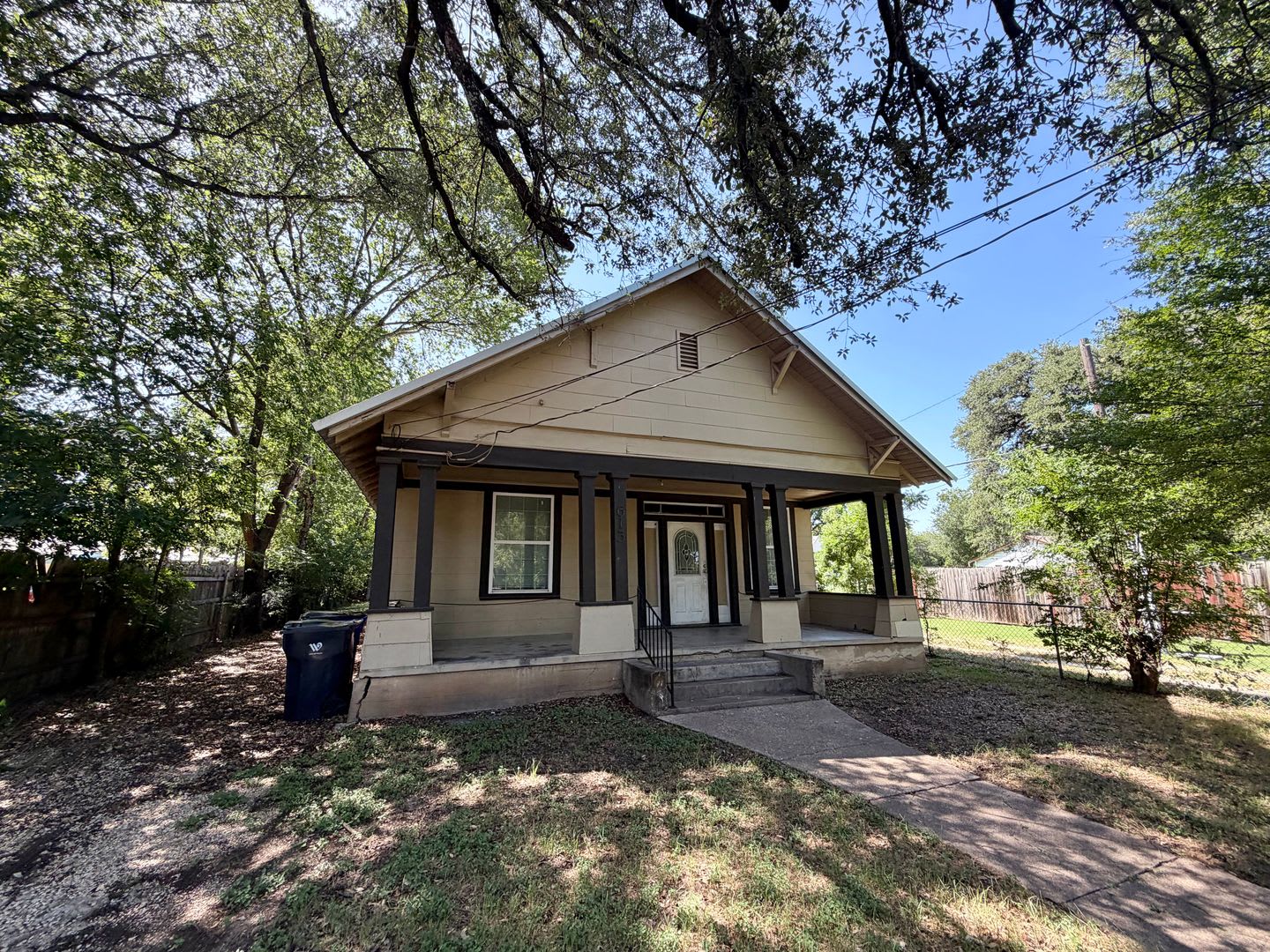 Charming 3BR in a Beautiful Park-Like Setting – photo 1