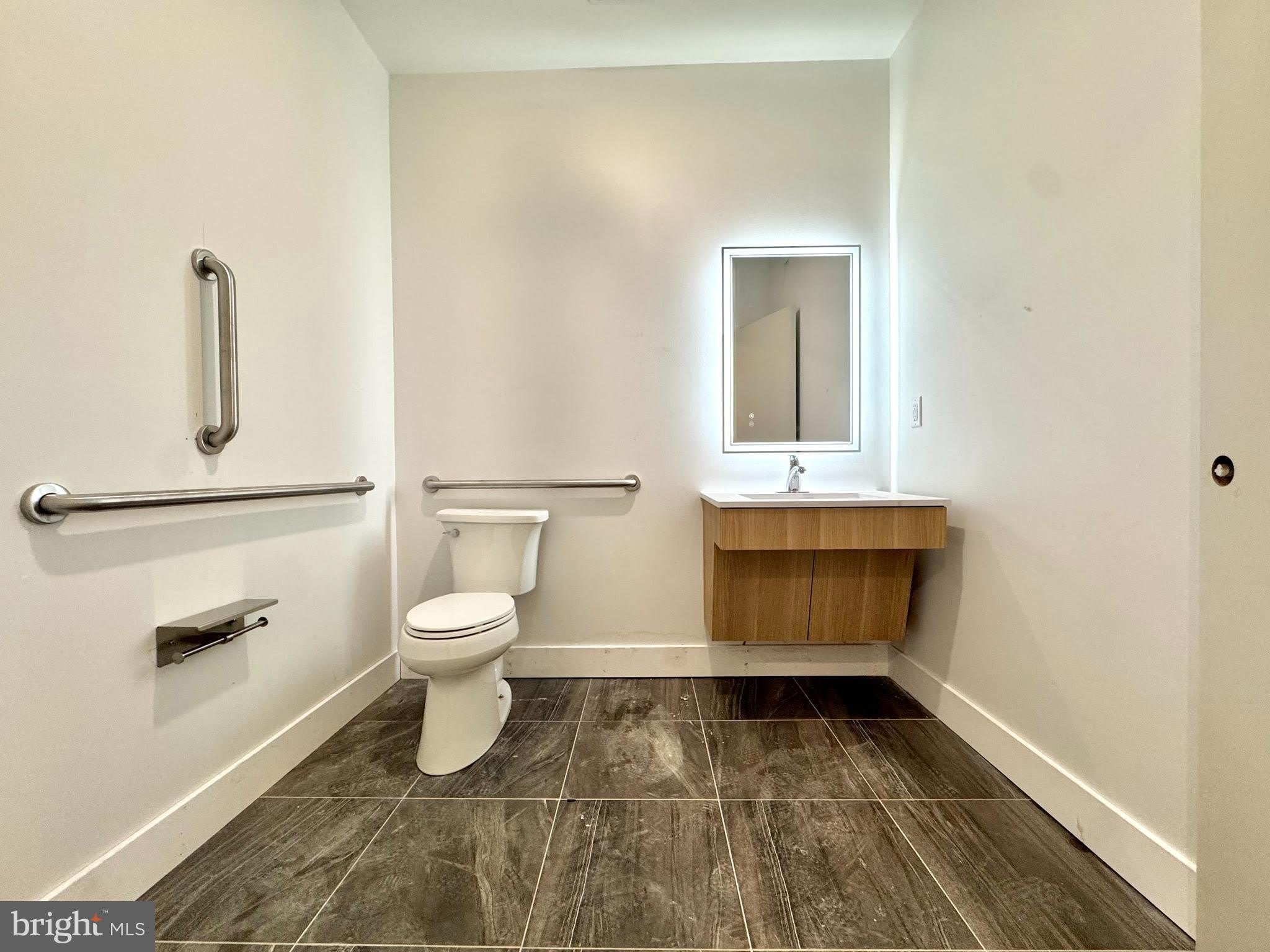 5222 CHESTER Avenue – photo 4