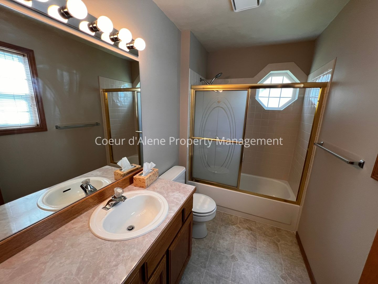 2 bed condo in Ridgewood Condo Community – photo 5