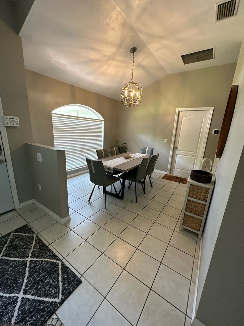 4 Bed 3 Bath House Close To Uf Everything Ask For Kathleen When You Inquire – photo 3