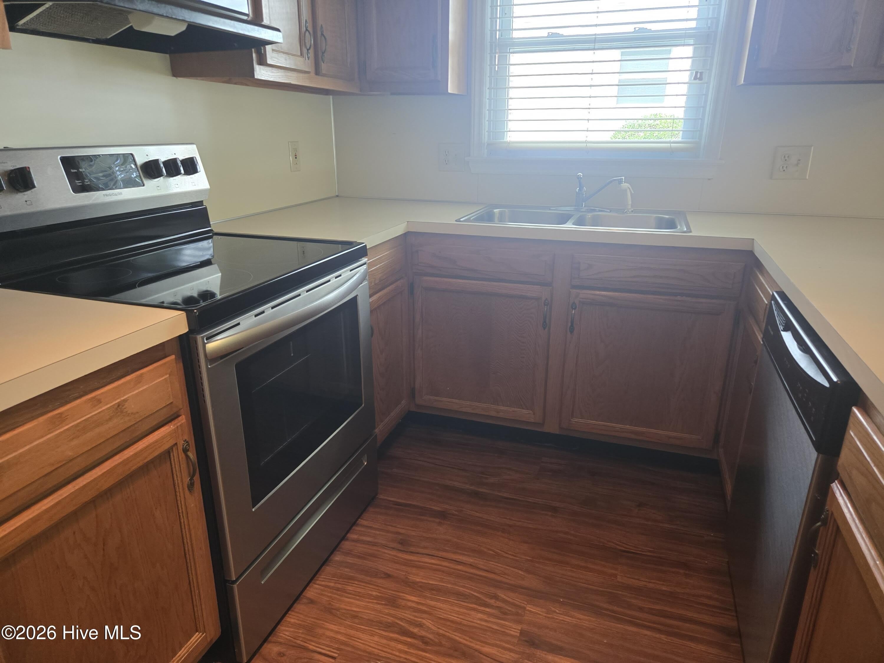 109 W Victoria Court – photo 3