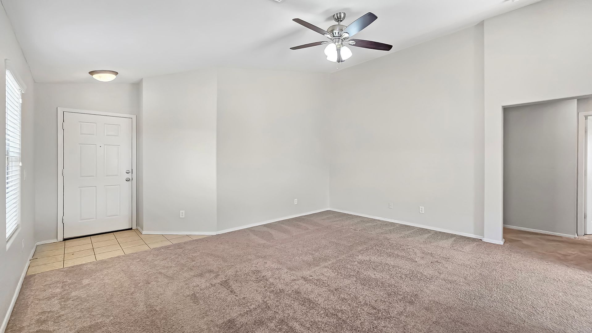 New Carpet and paint! Great home for the money in Buckeye! – photo 3