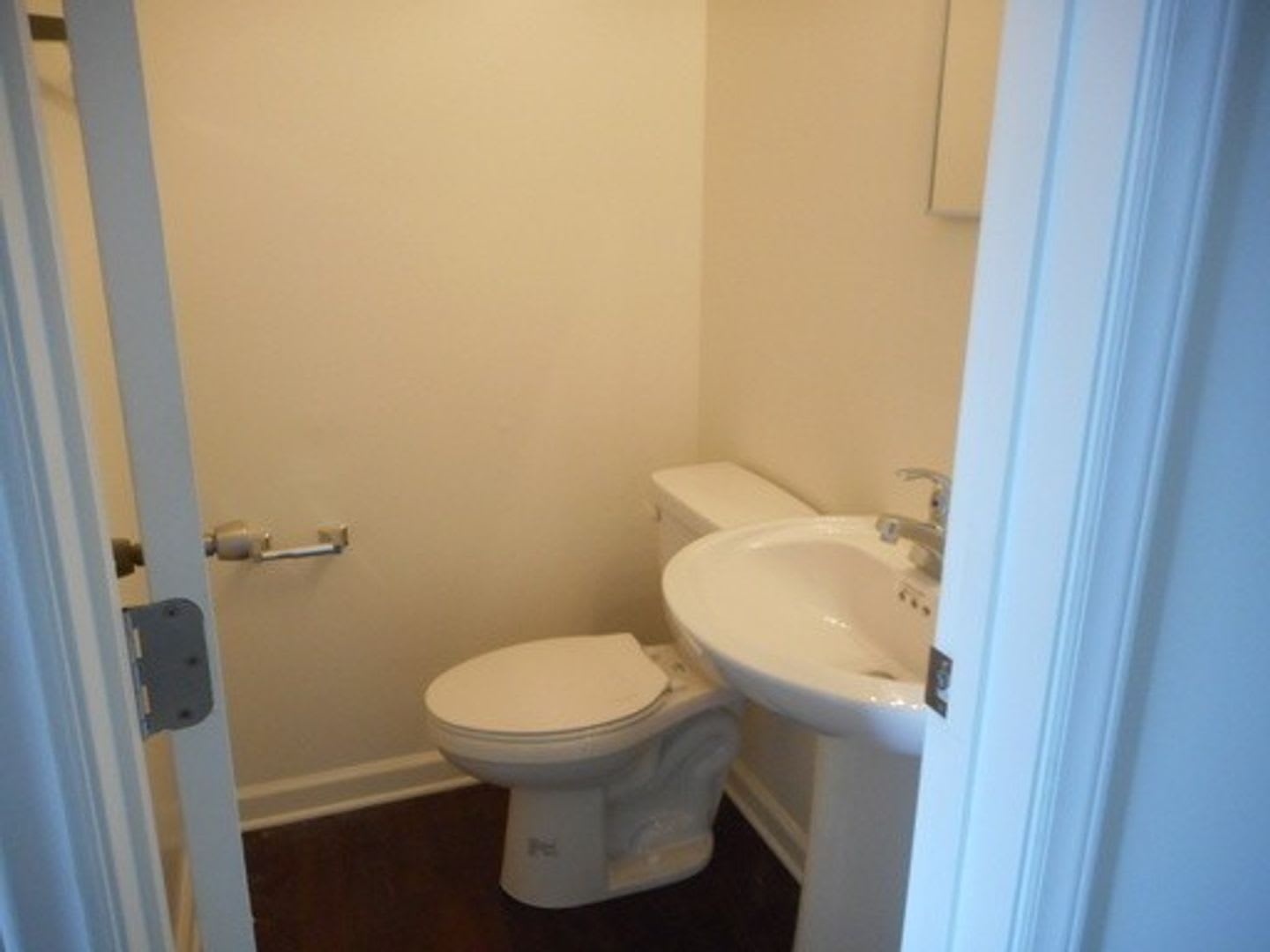 2 bedroom 1.5 bathroom townhouse – photo 2