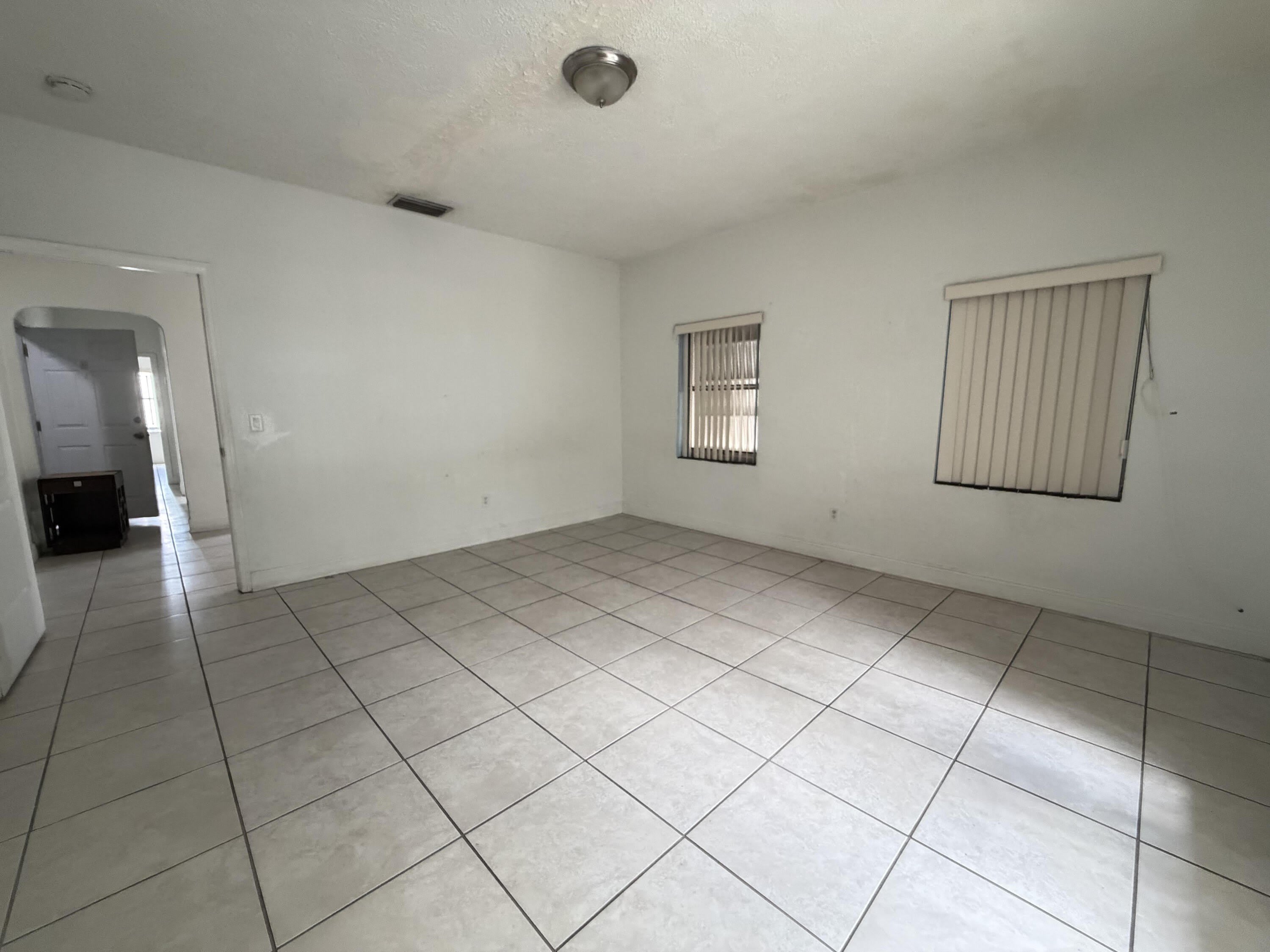 313 N Krome Avenue – photo 5