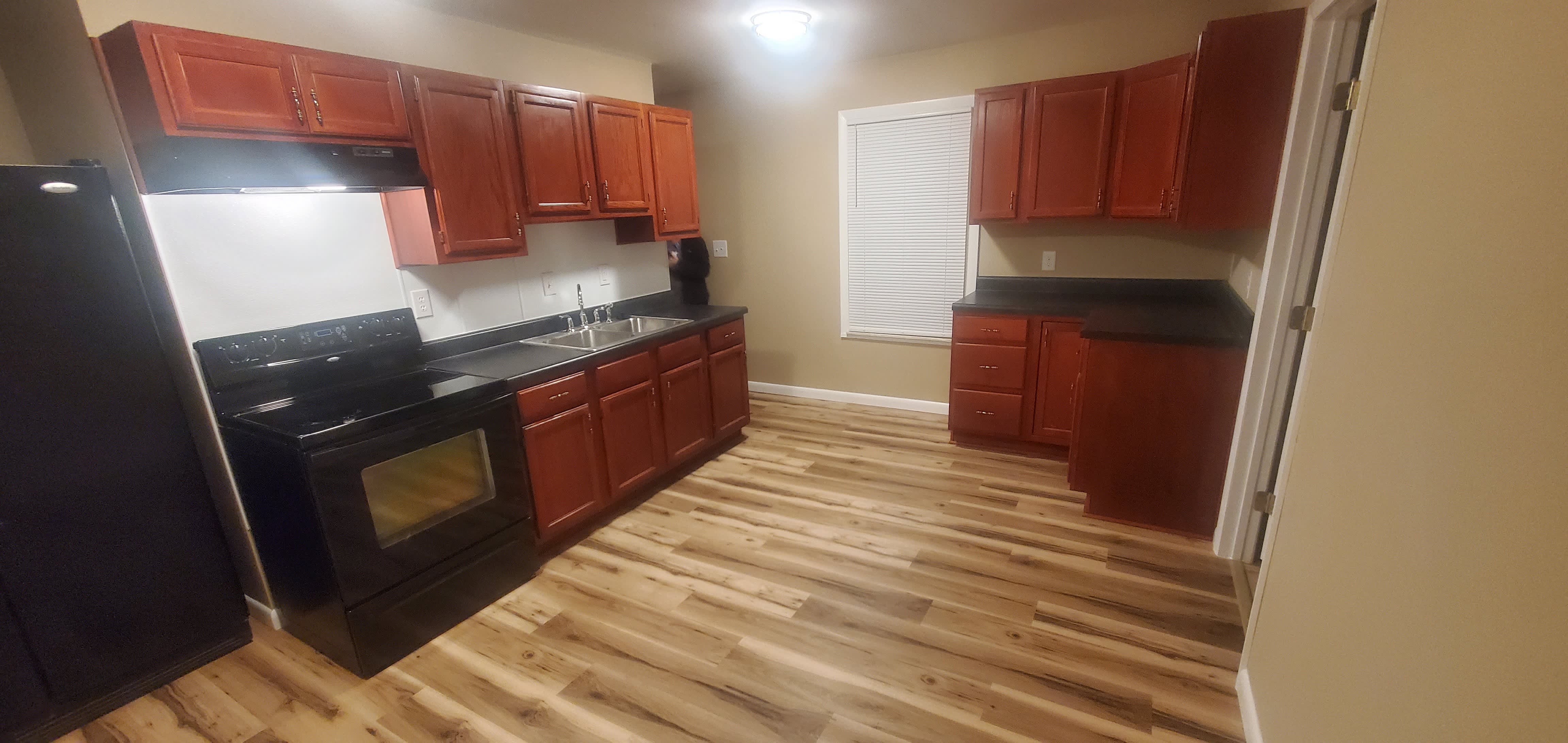 211 Waller St – photo 5