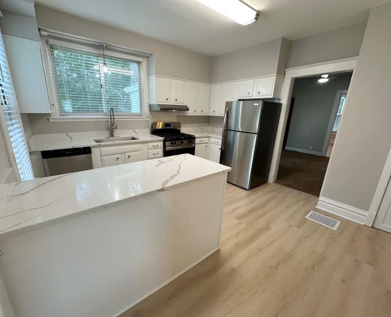 438 Ada St – photo 4