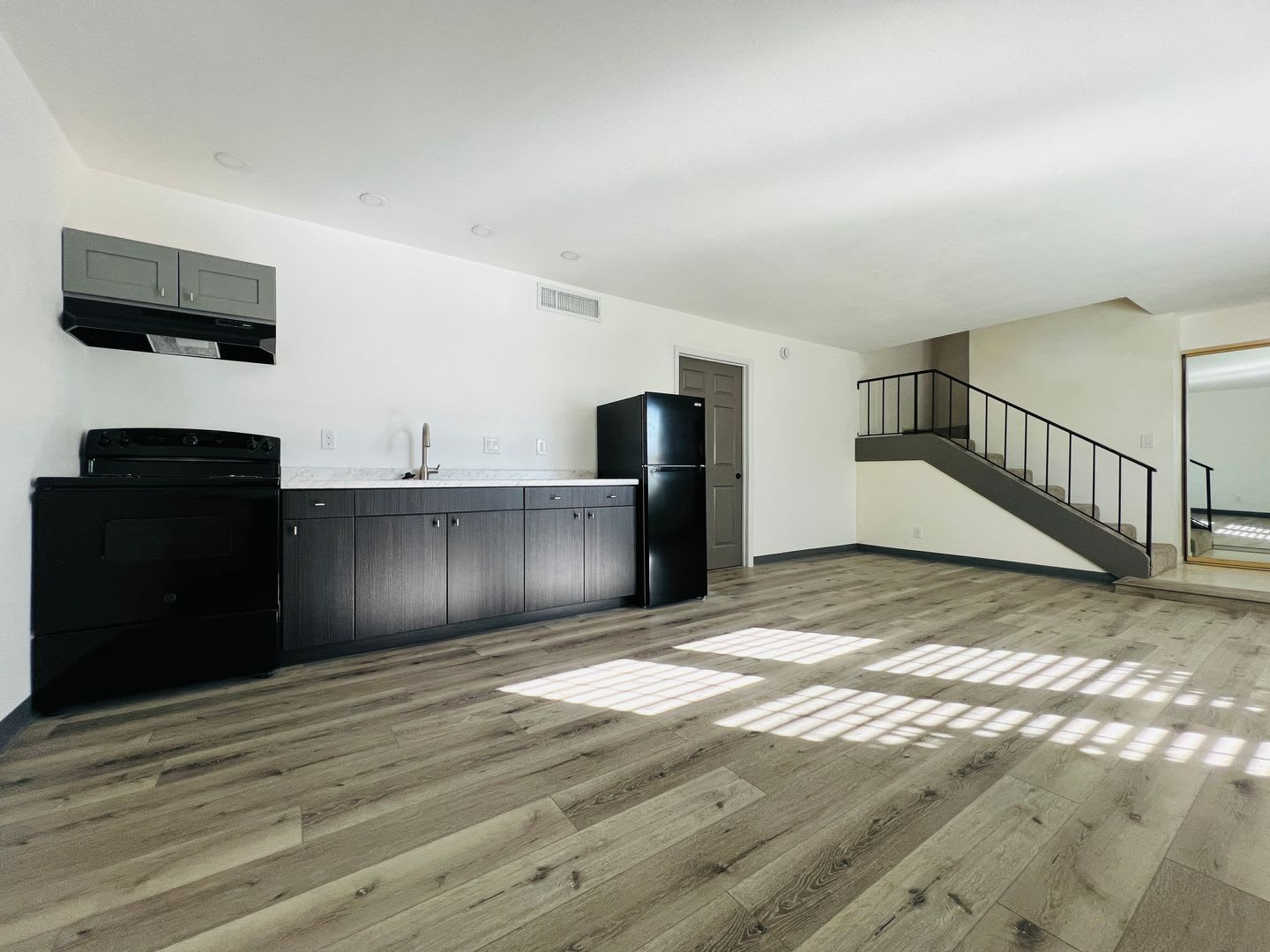 Price Reduced Utilities Included Upgraded 2 Bedroom Duplex Near Unlv – photo 5