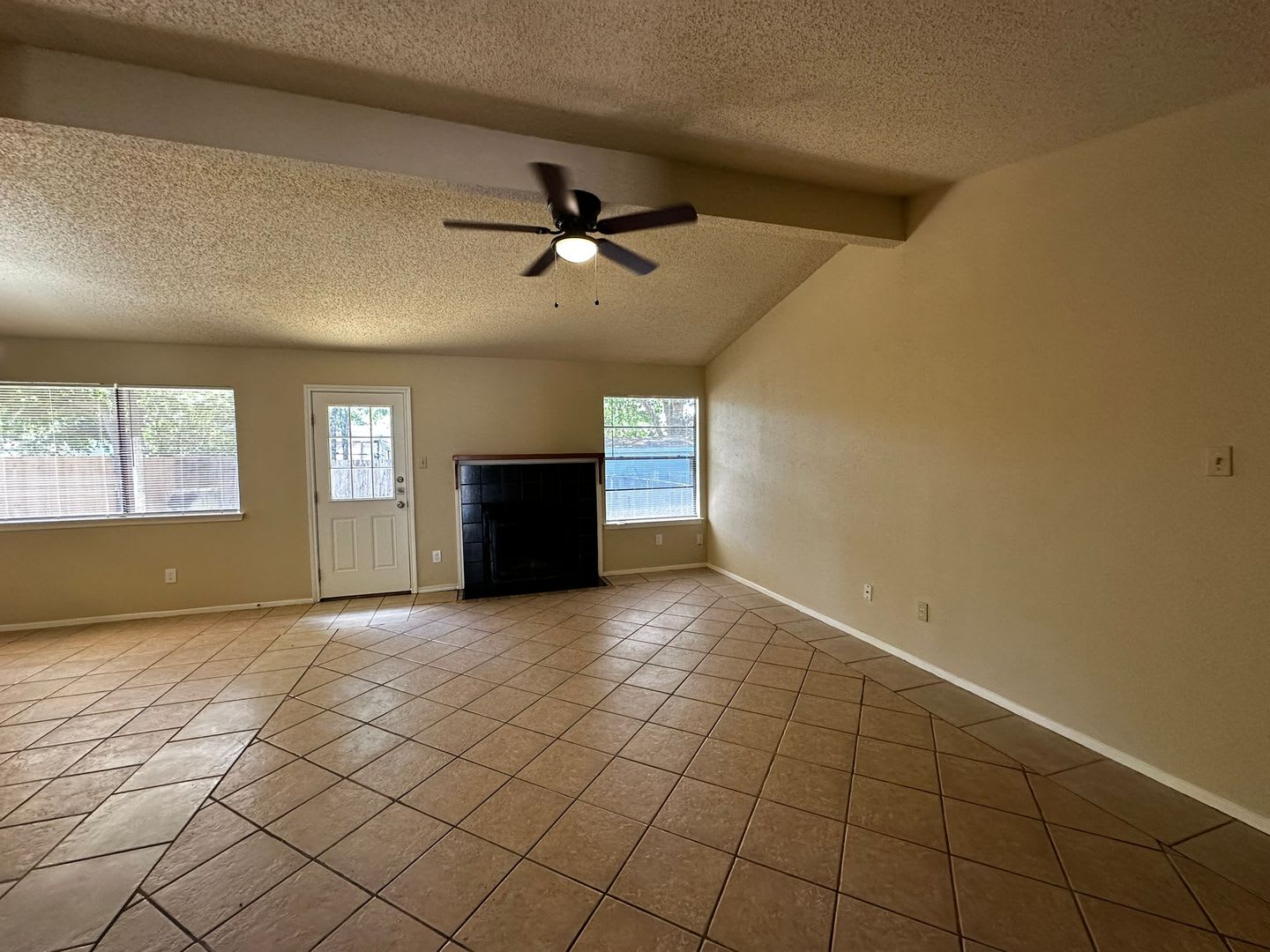 ** FREE RENT W/ 1 OR 2 yr lease / call for details ** COPPERFIELD SBDV – photo 5