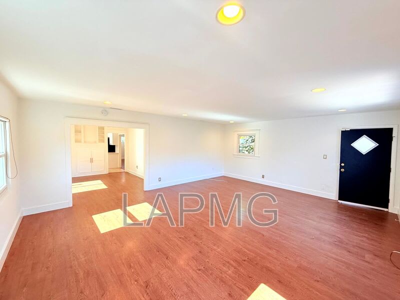 4447 Lockwood Avenue – photo 2