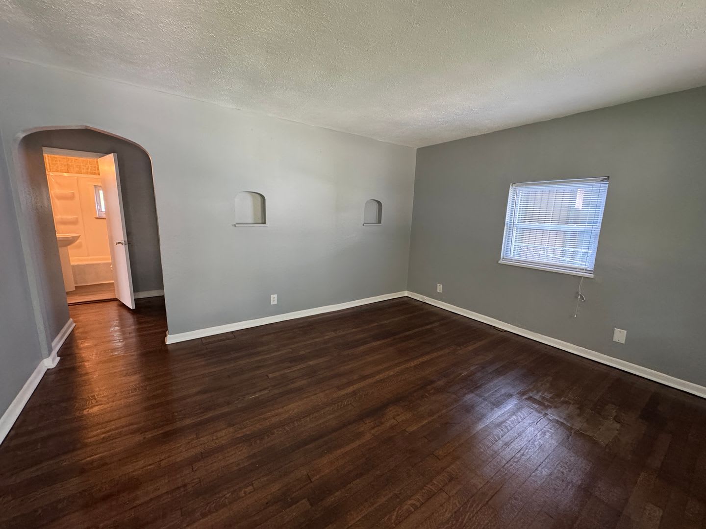 Fairgrounds 2 Bedrooms 1 Baths – photo 2