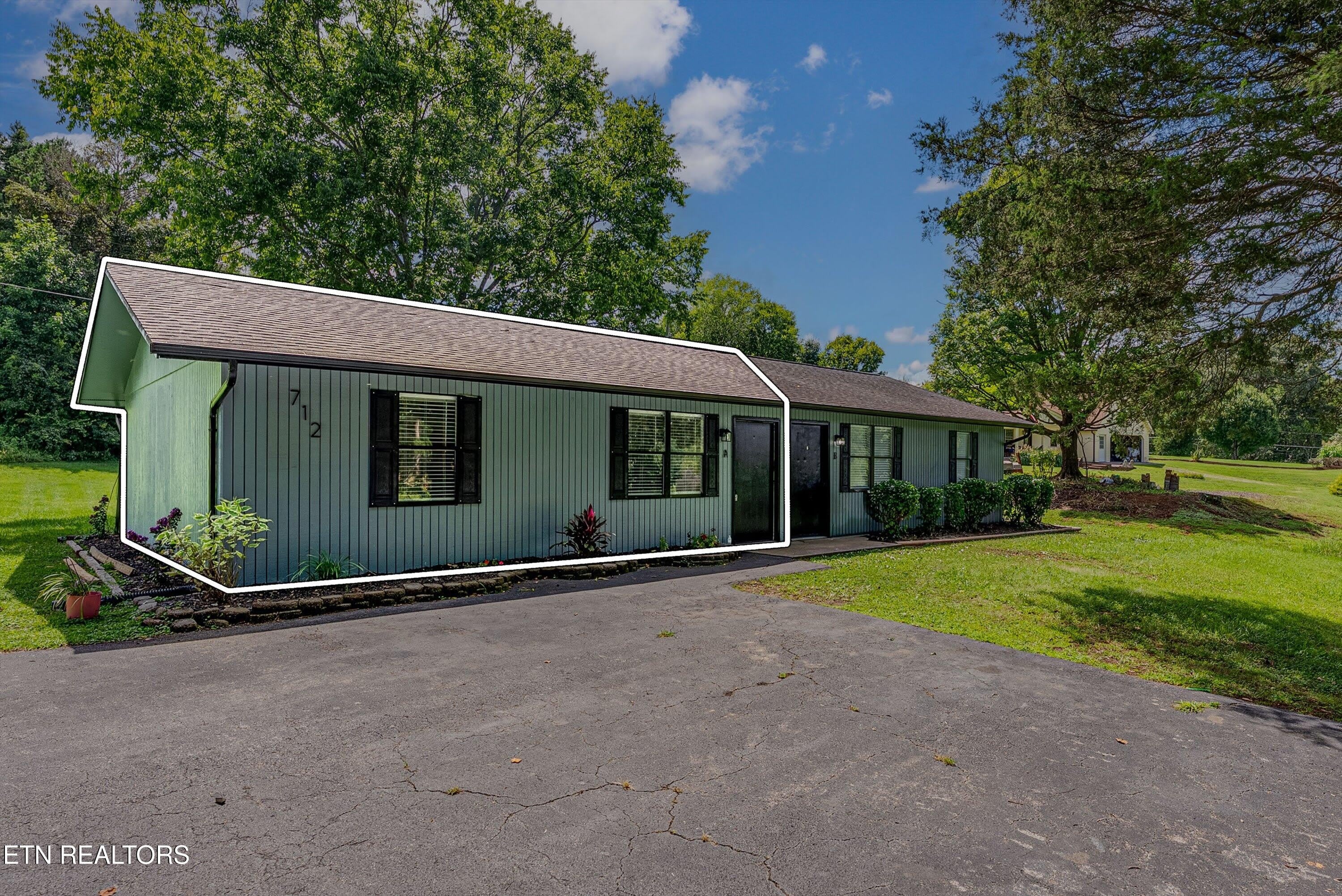 712 Cooper Rd – photo 2