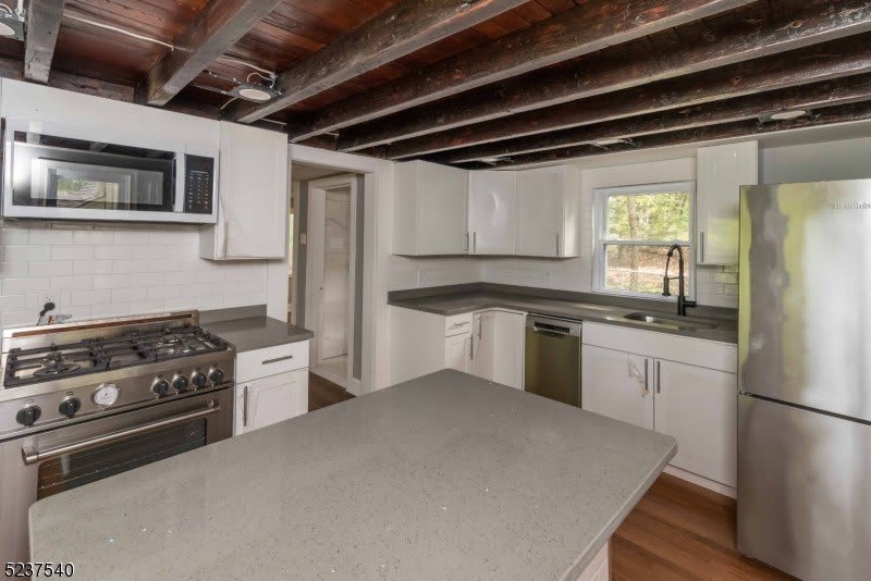 496 Manchester Ave – photo 5