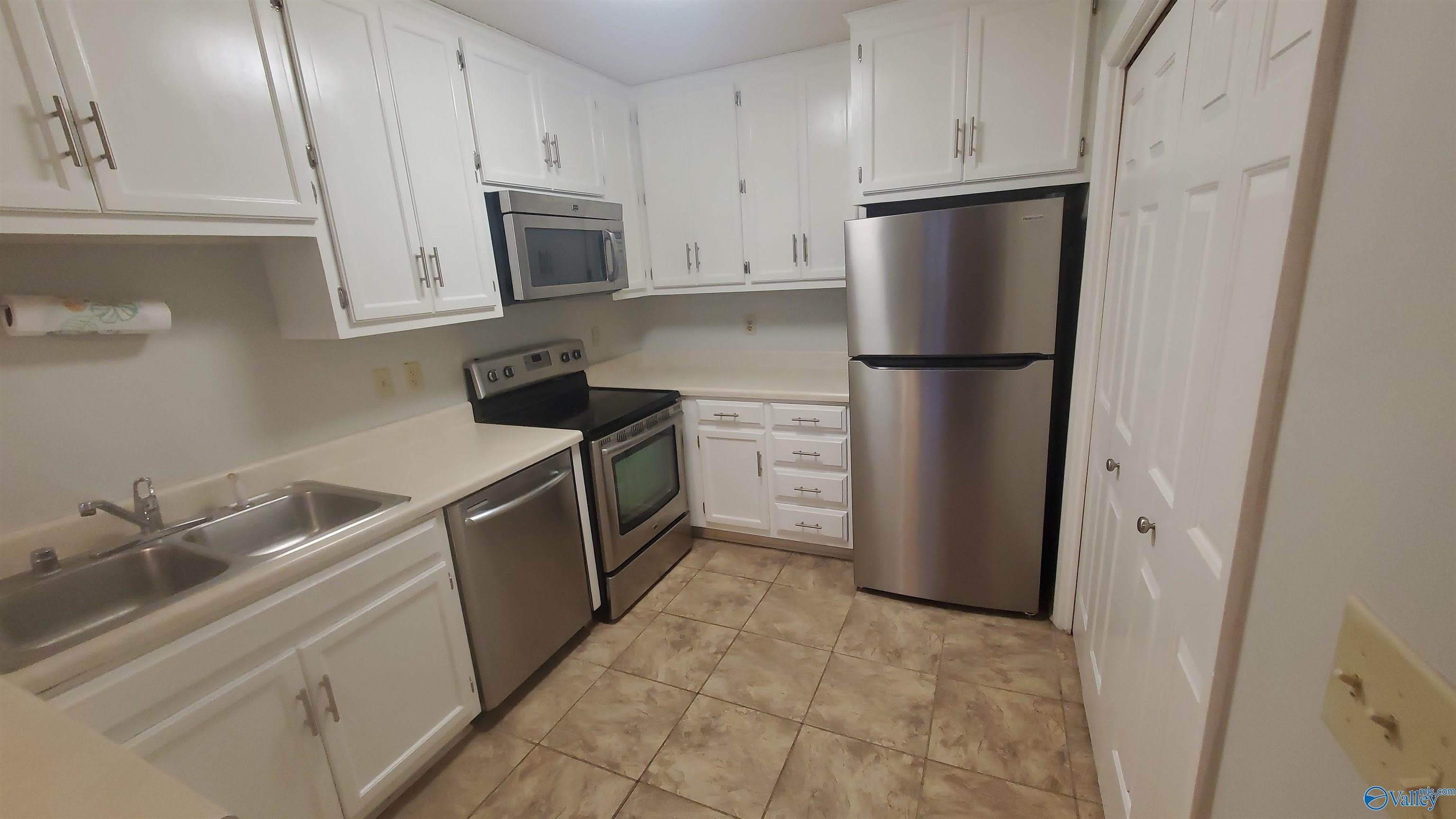 2090 Greenwood Place – photo 5