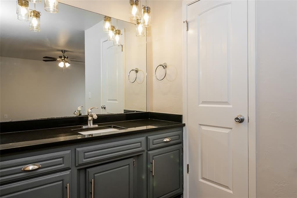 3412 Prairie Avenue – photo 1