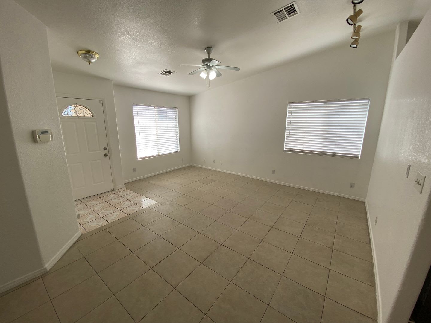 4 Bed 2 Bath Home Located In Central Las Vegas – photo 2