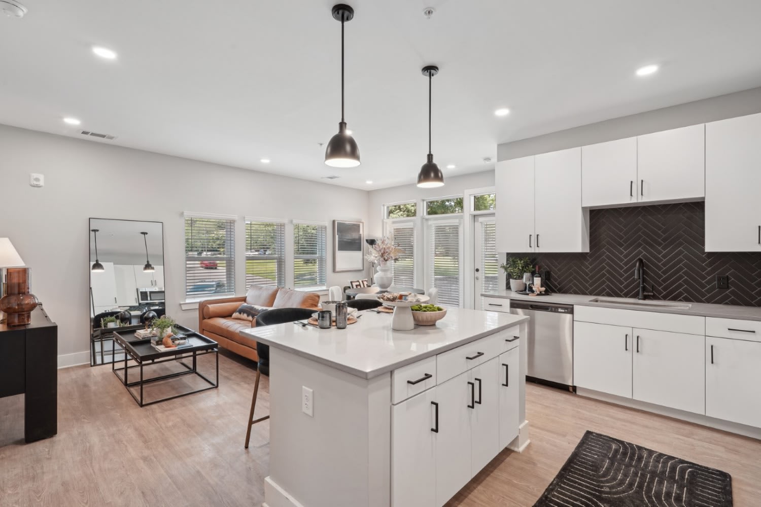 900 Willow – photo 1
