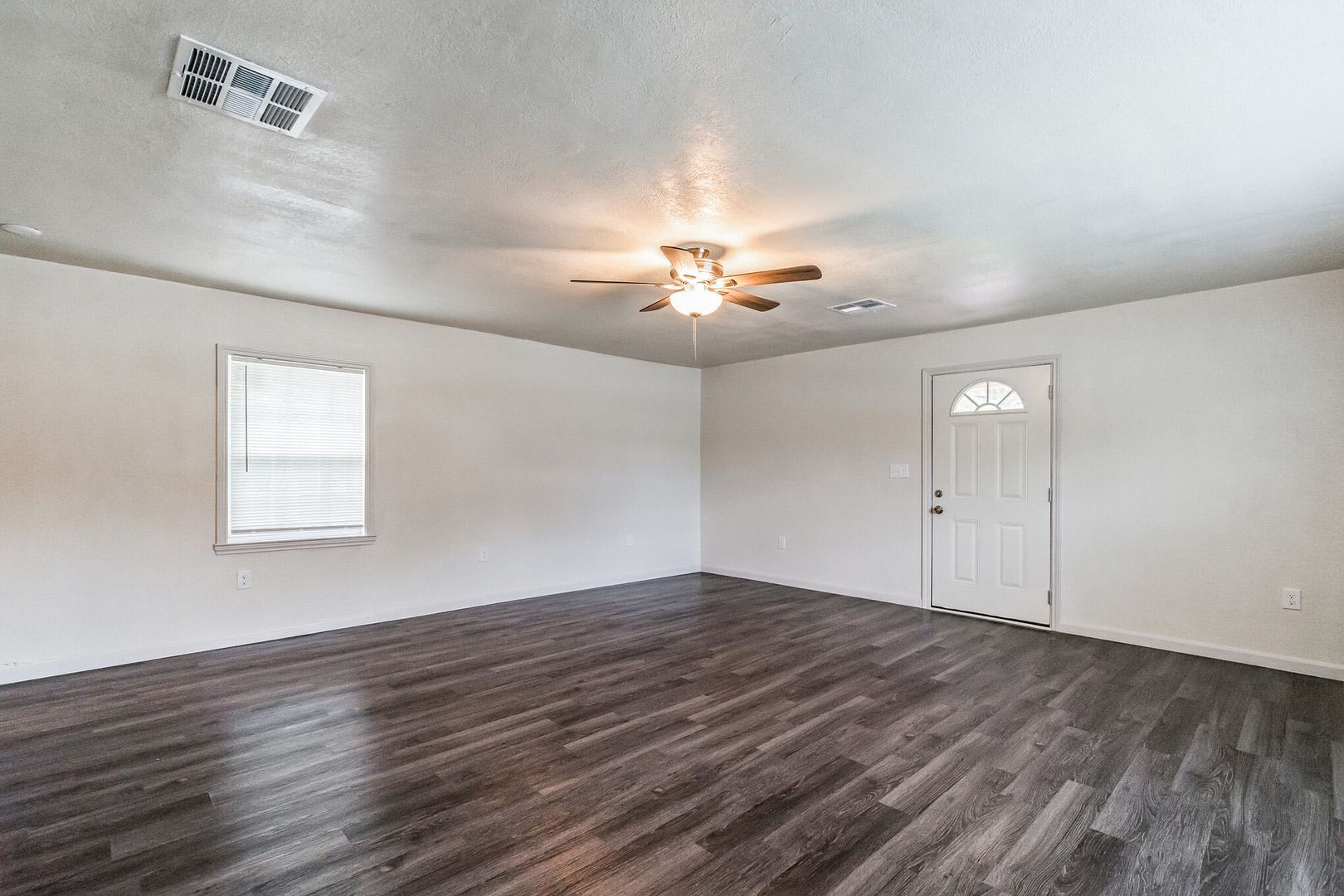 For Lease – 2 Bedroom, 1 Bath Corner Home in Kerrville, TX – photo 5