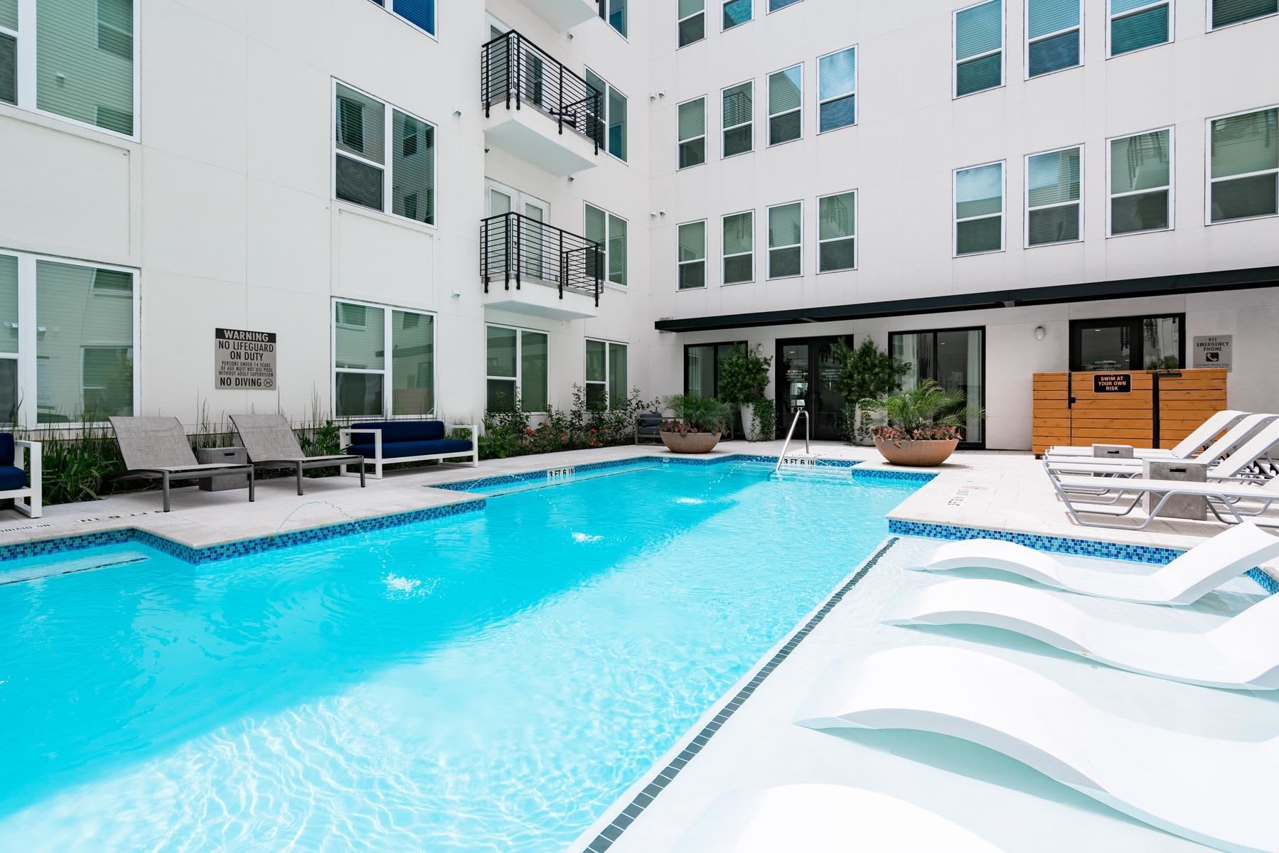 Marina Bend at Clear Creek Apartments – photo 4