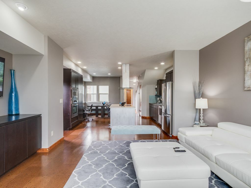 1705 South Vermont Avenue – photo 3