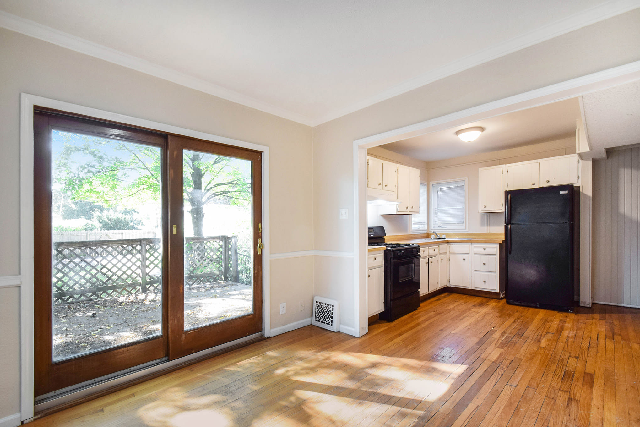 1933 Beverly Pl – photo 5