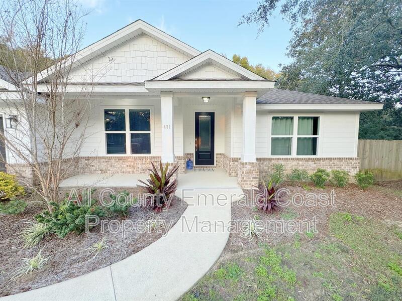481 Kelly Street – photo 4