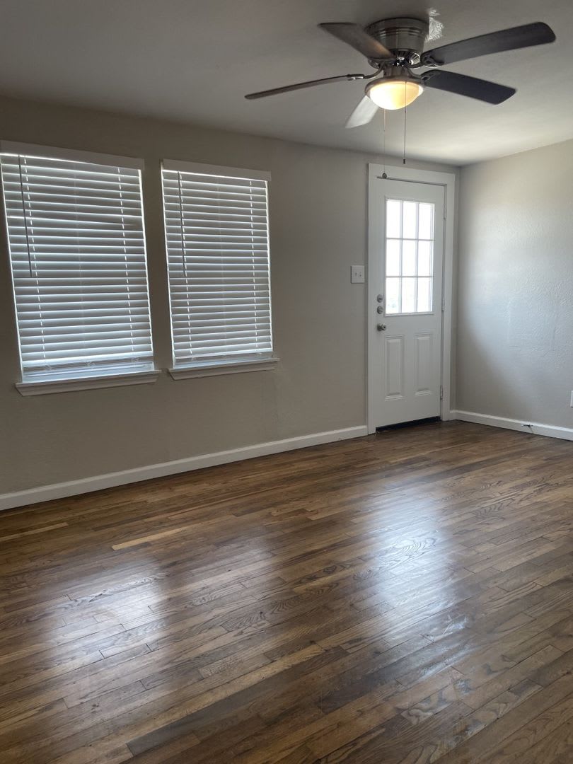 Reduced Deposit And Free Weeks Updated 2Br W Granite Counters Wood Floors Prime Location Near Shopping – photo 3