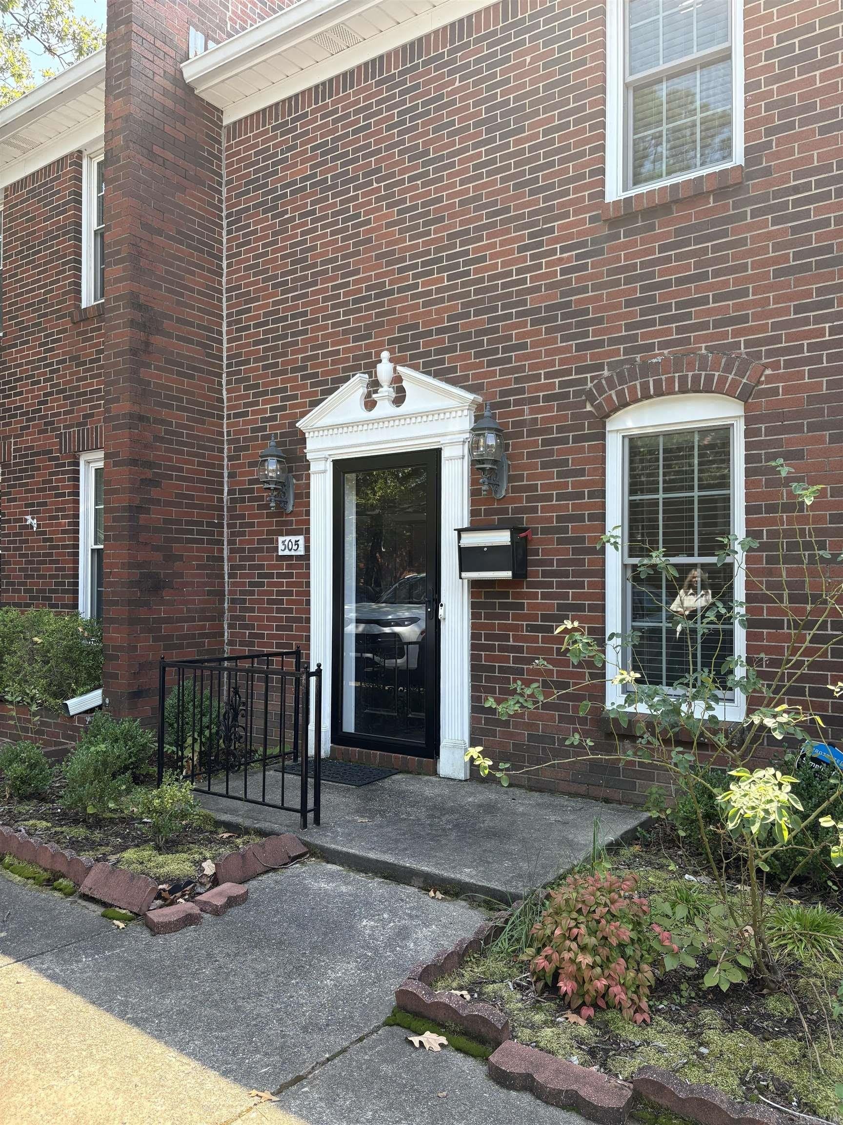 305 Cambridge Place Drive – photo 1