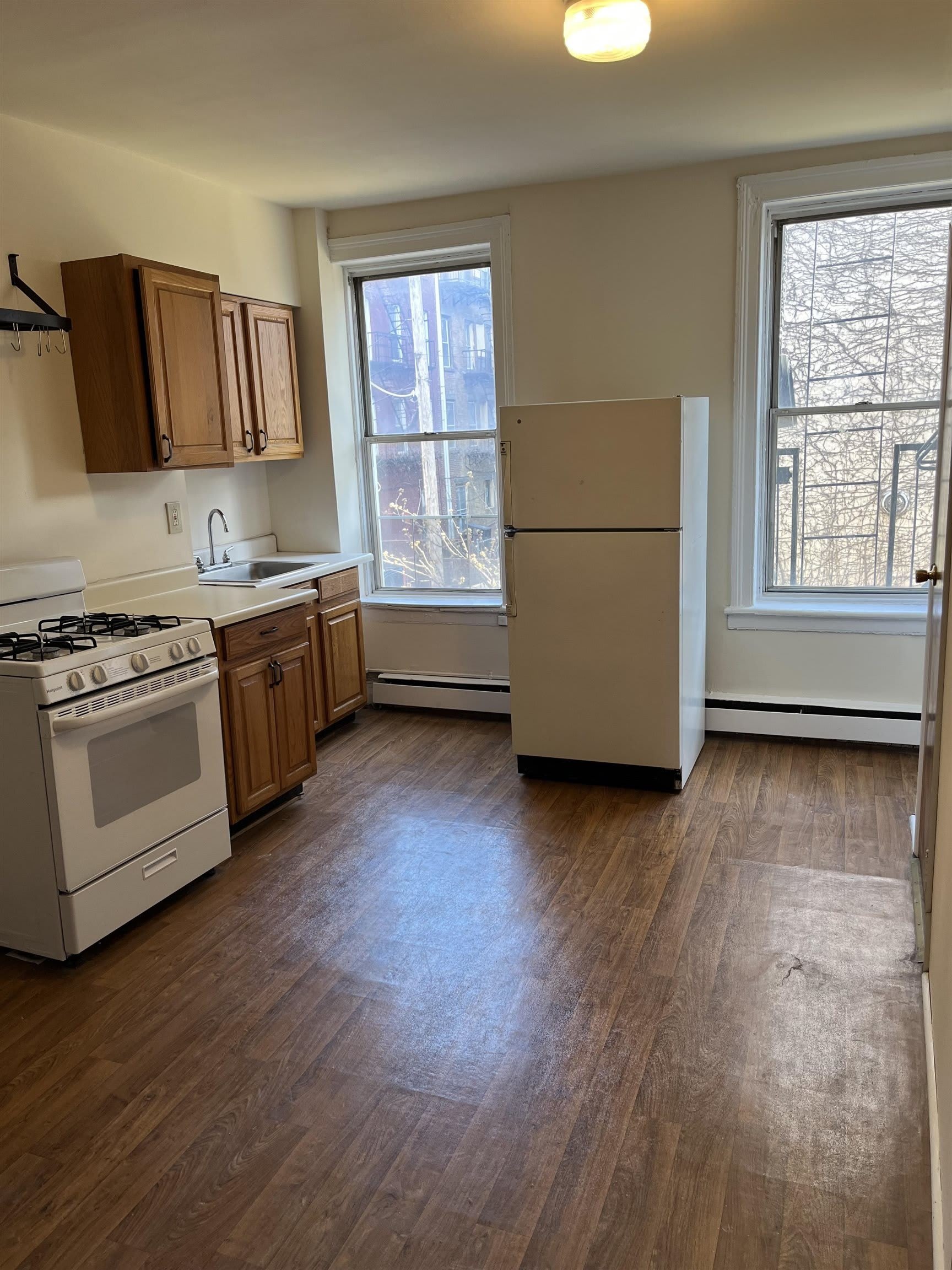 527 Willow Ave – photo 5