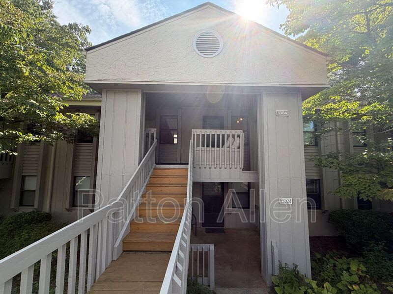 1304 Abbey Cir – photo 2