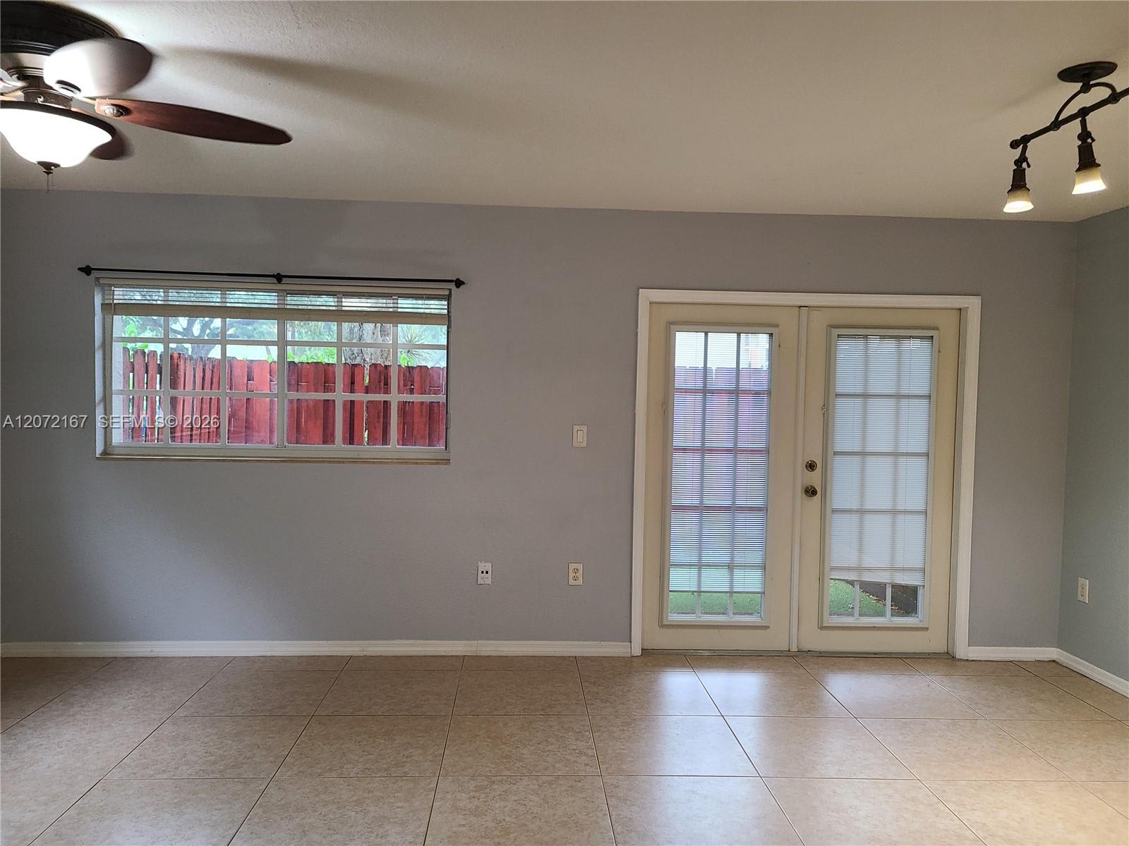 3071 Riverside Drive – photo 3