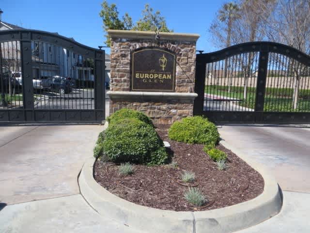 Clovis Gated 2-Story Home, 2BR/3BA, Built 2005 – 2x Primary Suites – photo 2