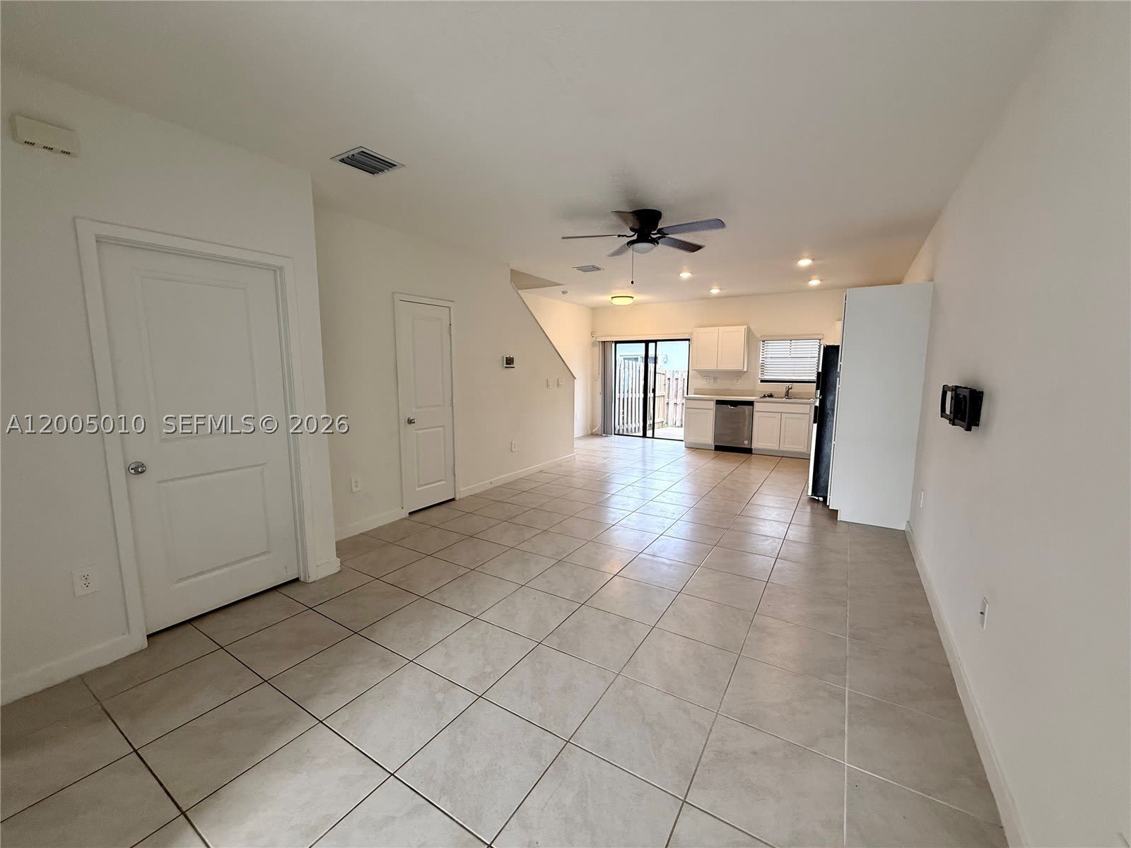 529 NE 1st Dr – photo 3