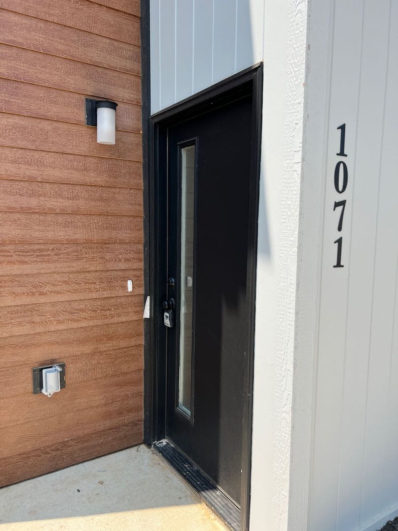 **FIRST THREE MONTHS $950.00** Featherston Village – photo 2
