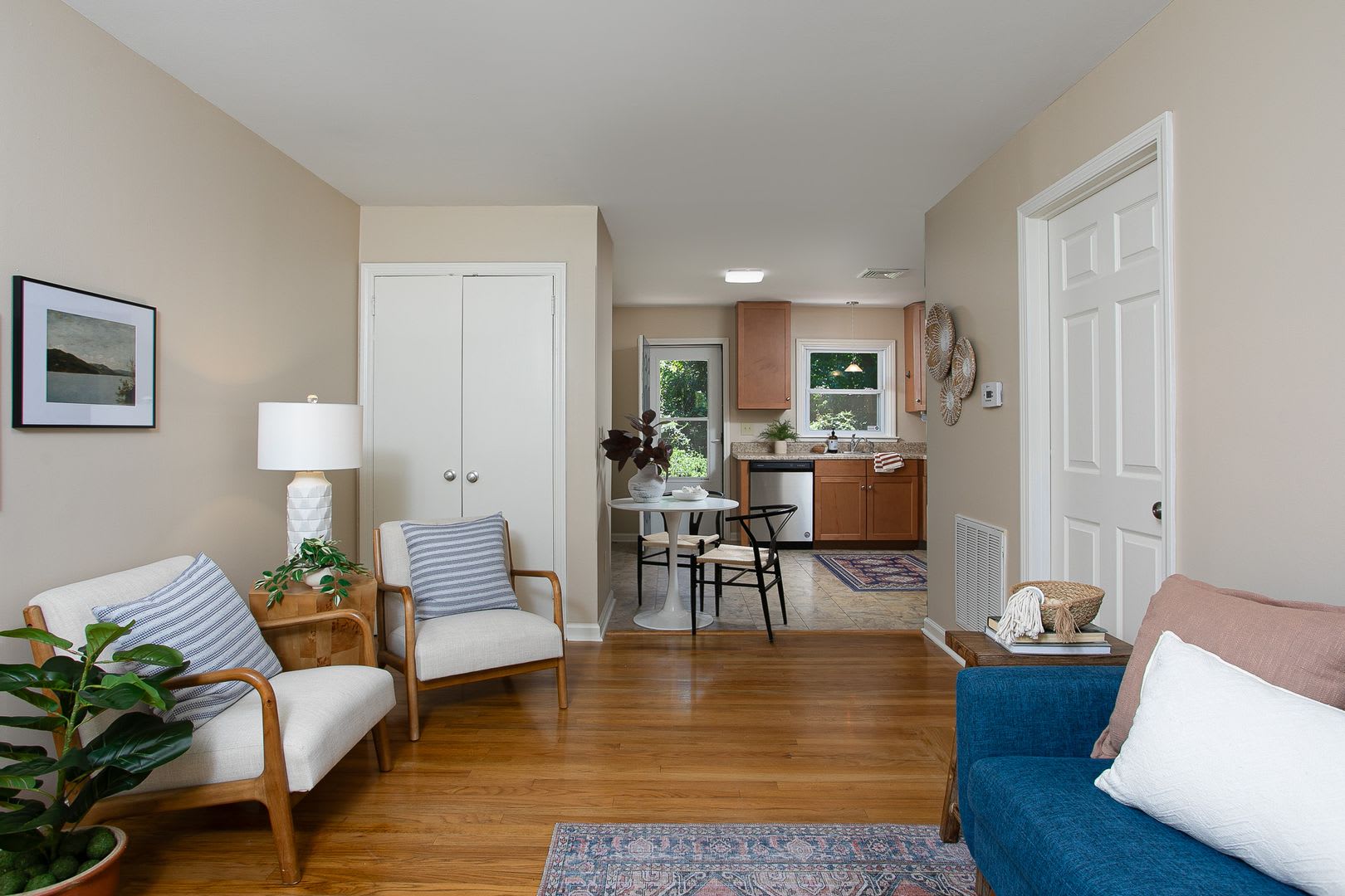 Spacious 1 Bedroom Duplex close to UNC Campus – photo 3